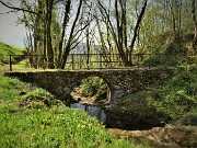 55 Andiamo a vedere oltre il ponte la bella cascatella di Carubbo